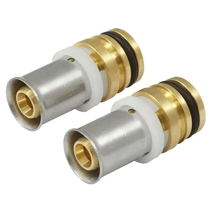 Comisa Press-Übergangsstück - Durchmesser: 20 mm, Messing - Nahaufnahme von zwei PEX-Fittingen, die aus Messing und Edelstahl gefertigt sind. Ideal für Sanitär- und Heizungsinstallationen.