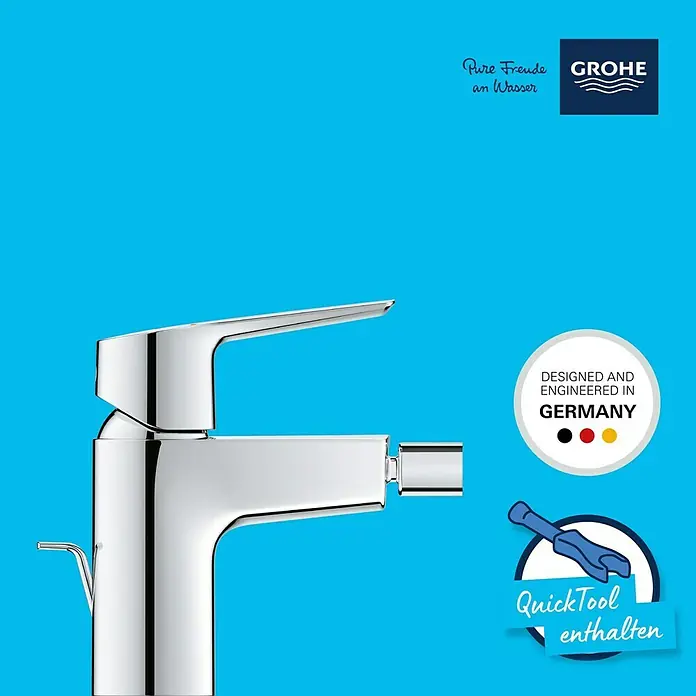 Grohe Start Bidetarmatur S-Size - Chrom, Glänzend - Diese Aufnahme zeigt eine GROHE-Armatur mit dem Hinweis "Designed and Engineered in Germany" auf blauem Hintergrund.