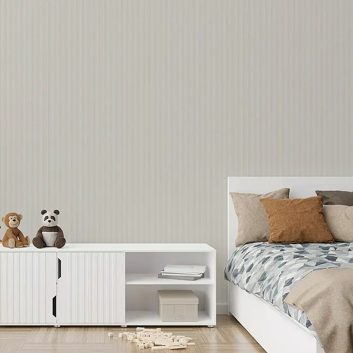 Lámina decorativa autoadhesiva vinílico Premium - 90 x 280 cm, Calma, Marrón - Escena de habitación infantil con un armario blanco, juguetes y una cama con almohadas, creando un ambiente acogedor y lúdico.