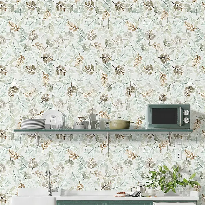 Papel pintado de vinilo autoadhesivo Hojas - Verde, L x An: 280 x 65 cm - Primer plano de una cocina moderna con decoración elegante, vajilla y un horno microondas verde en un estante.