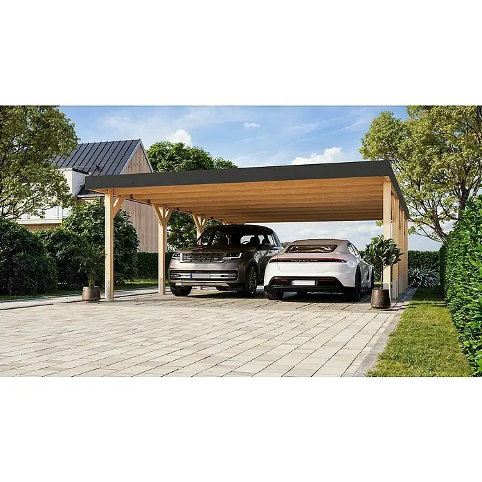 Karibu Carport 2 - Außenmaß inkl. Dachüberstand (B x T): 5,58 x 8,13 m, Doppelcarport, Naturbelassen - Ein Carport aus Holz mit Flachdach bietet Platz für einen grauen Range Rover und einen weißen Porsche unter strahlend blauem Himmel.