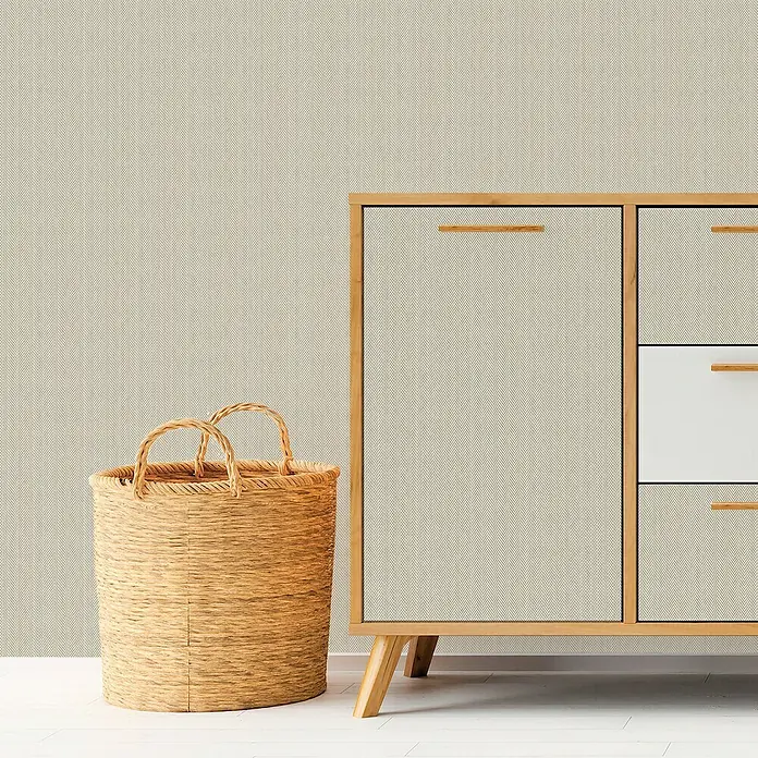 Lámina decorativa autoadhesiva vinílico Premium - 90 x 280 cm, Espiga, Beige - Primer plano de una cesta de mimbre y un armario con detalles de madera sobre una pared estampada.