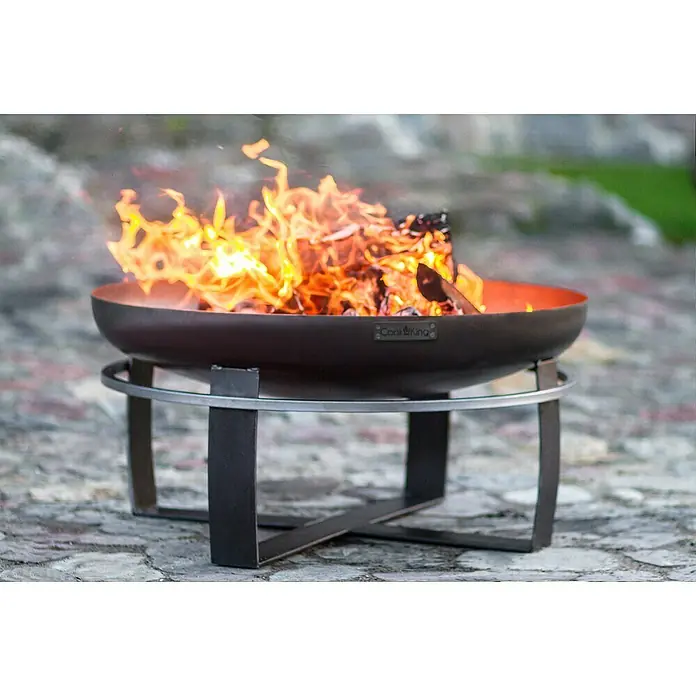 CookKing Feuerschale Viking - Durchmesser: 60 cm, Stahl - Dunkle Metall-Feuerschale Cook King mit lebhaften Flammen.
