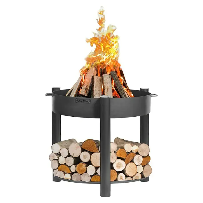 CookKing Feuerschale Montana - Ø x H: 88 x 80 cm, Stahl - Dunkelgraue Metall-Feuerschale mit brennenden Holzscheiten im oberen Bereich und gestapeltem Holz im integrierten unteren Lager.