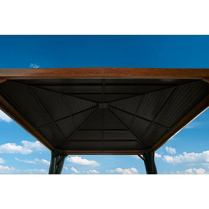 Sojag Standard-Pavillon Premium South Beach 1212 - B x T: 34,3 x 364,3 cm, Braun, Aluminium - Unterseite eines dunkelbraunen Pavillondachs mit holzfarbenen Balken, vor blauem Himmel mit Wolken.