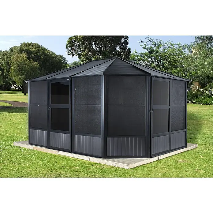 Sojag Standard-Pavillon Charleston 1212 - B x T: 383,6 mm x 383,6 cm, Anthrazit, Aluminium - Achteckiger, dunkelgrauer, überdachter Pavillon mit Lamellendach, auf einer Holzterrasse.