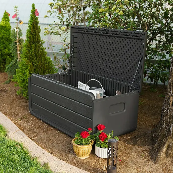 Aufbewahrungsbox Space L - B x T x H: 147,1 x 72 x 63,6 cm, Kunststoff, Anthrazit - Dunkelgraue Kunststoff-Gartenbox mit geöffnetem Deckel, die Gegenstände im Inneren zeigt.