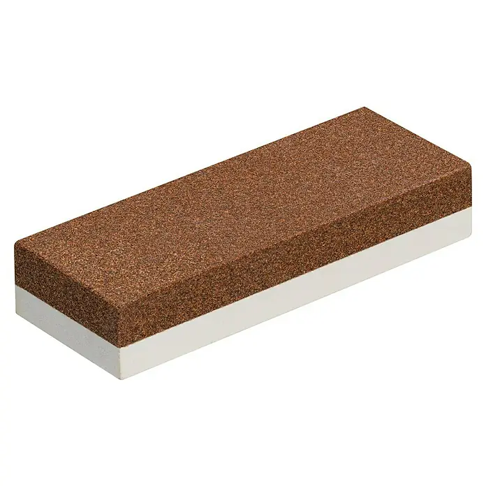 Kirschen Abziehstein - 80 x 30 mm, Körnung: 180/400 - Detailaufnahme eines Schleifsteins mit einer braunen Schleiffläche und einer weißen Basis, ideal zum Schärfen von Werkzeugen.