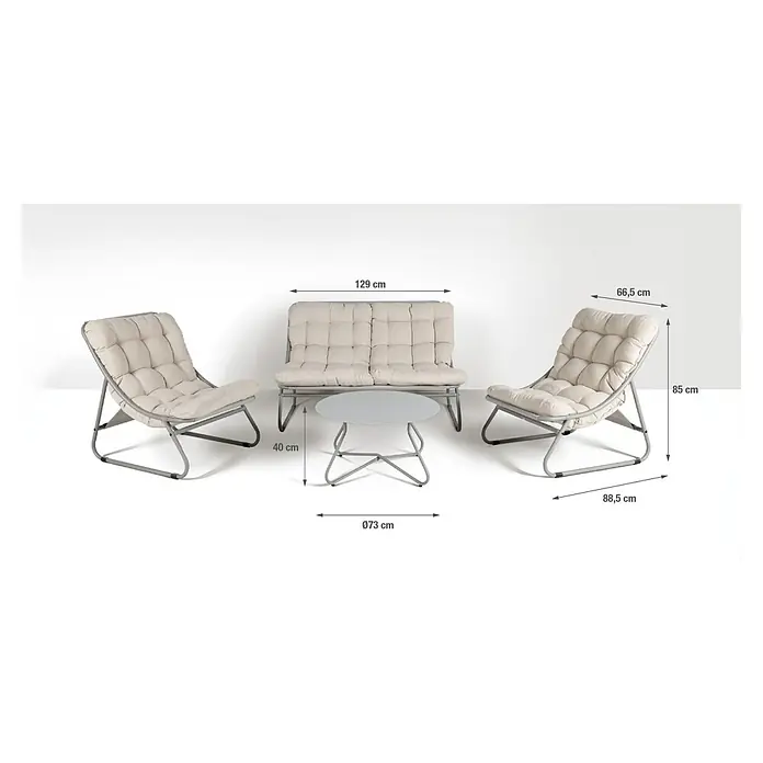 Conjunto de muebles Formentera - 4 pzs., Acero/Olefina, Gris/Blanco - Conjunto de muebles de jardín con dos sillones de tela beige, un sofá de dos plazas a juego y una mesa de centro redonda gris con marcos metálicos.