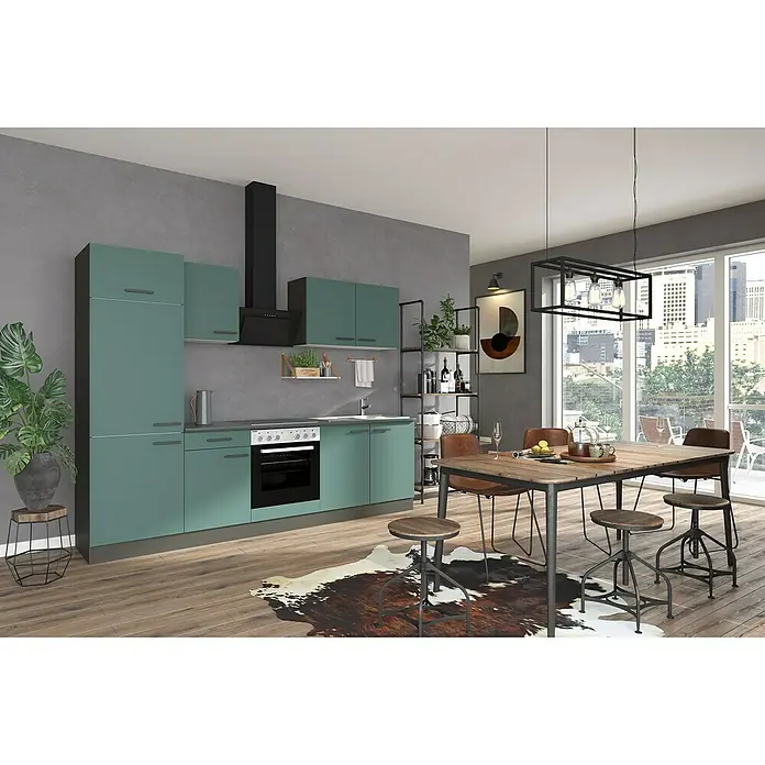 Optifit Verona405 Küchenzeile Typ 4 - Breite: 270 cm, Steingrün, Mit Elektrogeräten - Moderne türkisfarbene Küche mit integrierten Geräten, in einem offenen Essbereich mit Holztisch und Hockern.