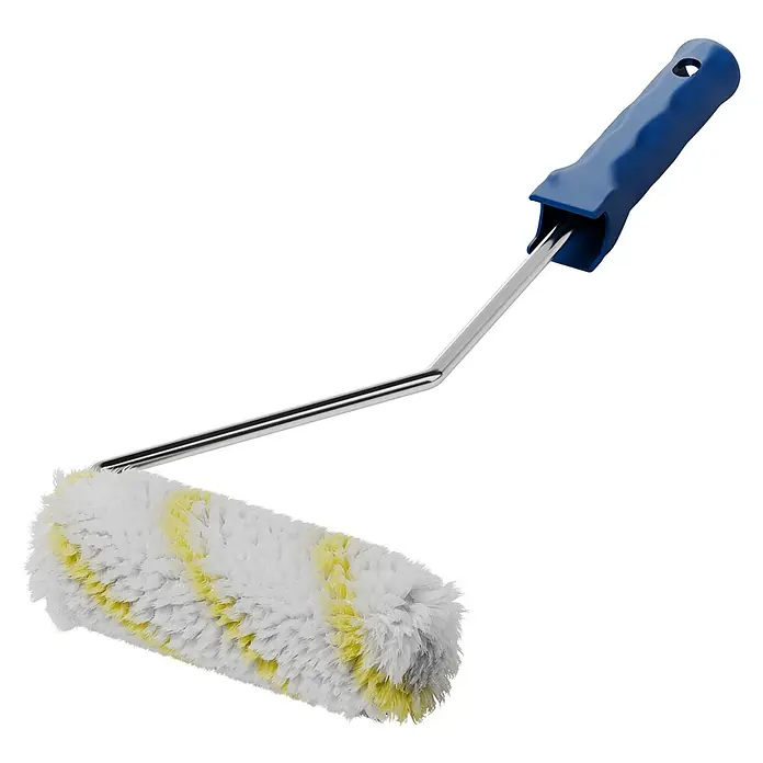 Knauf Auftragswalze für Kleinflächen - Breite Walze: 10 cm - Ein weißer Farbroller mit gelben Streifen und blauem Griff auf schwarzem Hintergrund.