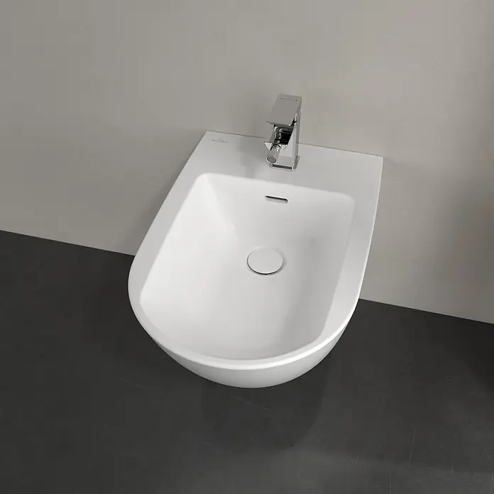 Villeroy & Boch Subway 3.0 Wand-Bidet - 37,5 x 56 cm, Weiß Alpin (glänzend), Keramik, Mit schmutzabweisender Glasur - Wandhängendes weißes Keramikbidet mit integrierter Chromarmatur.