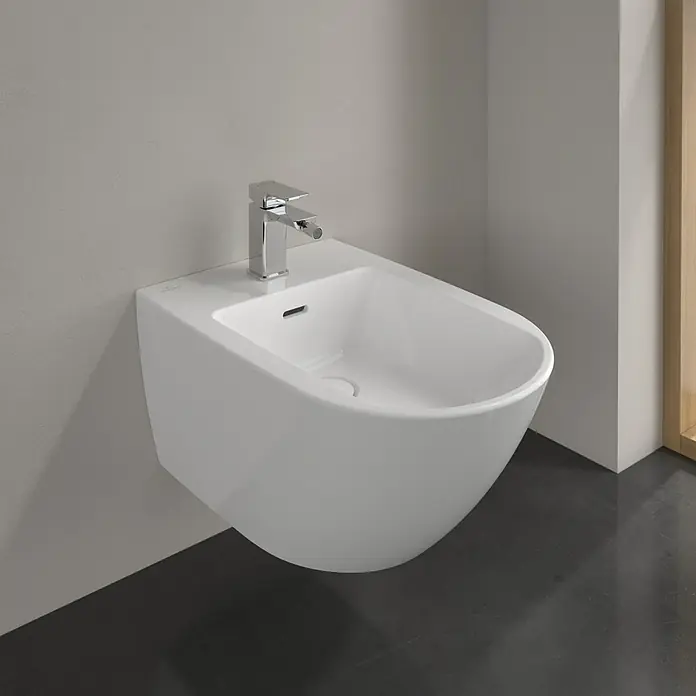 Villeroy & Boch Subway 3.0 Wand-Bidet - 37,5 x 56 cm, Stone White (matt), Keramik, Mit schmutzabweisender Glasur - Weißes wandhängendes Bidet mit Chromarmatur.