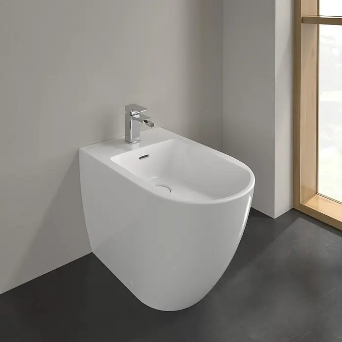 Villeroy & Boch Subway 3.0 Stand-Bidet - 37 x 59,5 cm, Weiß Alpin (glänzend), Keramik, Mit schmutzabweisender Glasur - Modernes weißes wandhängendes Keramik-Bidet mit schlanker Chromarmatur.