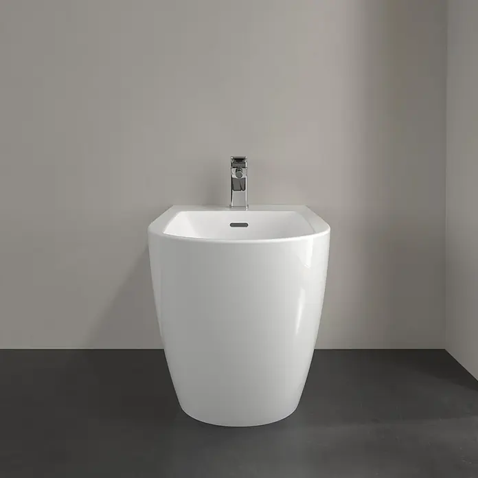 Villeroy & Boch Subway 3.0 Stand-Bidet - 37 x 59,5 cm, Weiß Alpin (glänzend), Keramik, Mit schmutzabweisender Glasur - Weißes Stand-Bidet mit integrierter Chromarmatur.