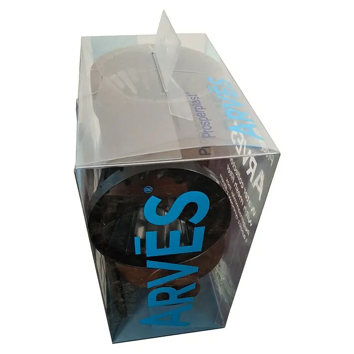 Arves Regensammler mit Netzfilter - Braun - Nahaufnahme eines "ARVES" Wasserfilter-Sammlers in einer transparenten Verpackung mit blauem Aufdruck und schwarzem Filter.