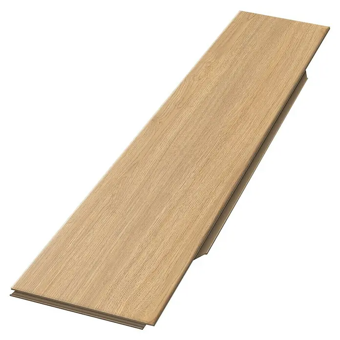 Egger Laminat NatureSense Herringbone - Casella Eiche natur, Fischgrät, 840 x 168 x 8 mm - Nahaufnahme einer einzelnen Holzdiele, die die natürliche Maserung und Farbe des Materials hervorhebt. Ideal für Bodenbeläge oder Wandverkleidungen.