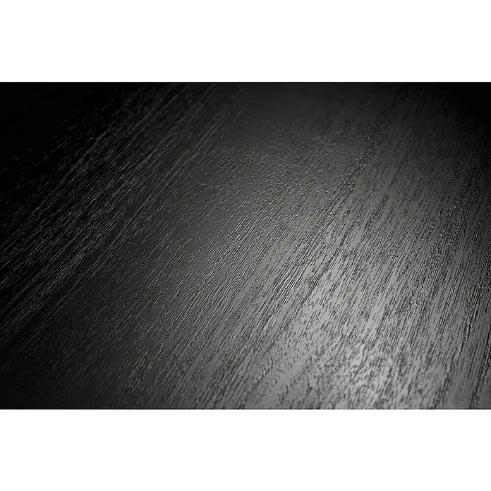 Egger Laminat NatureSense - Buche SB rustikal, Schiffsboden, 1.292 x 193 x 7 mm - Nahaufnahme einer schwarzen Holzoberfläche mit einer feinen, linearen Textur, die subtile Lichtreflexionen zeigt.