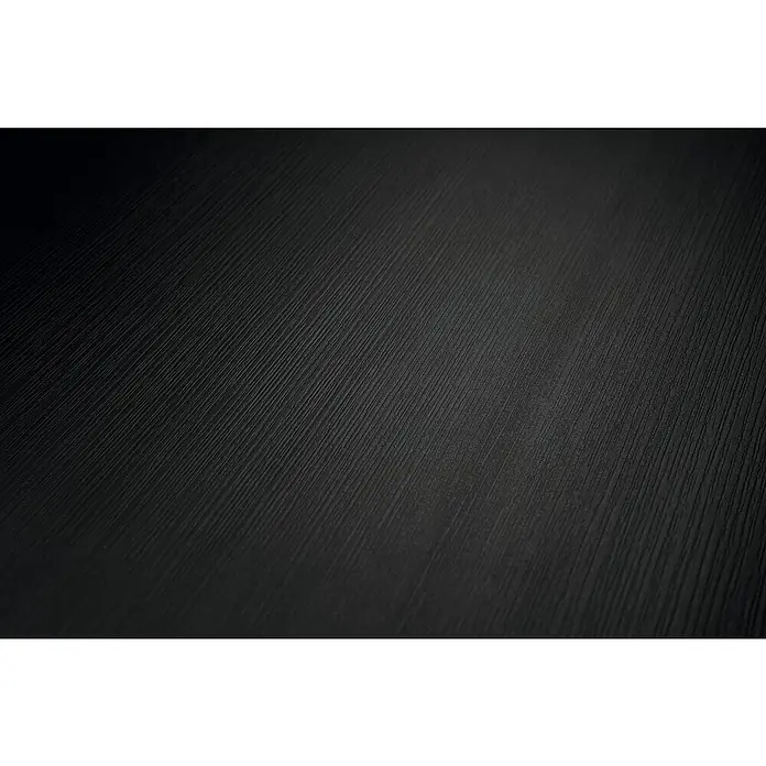 Egger Laminat NatureSense - Berdal Eiche hell, Landhausdiele, 1.292 x 193 x 7 mm - Detailaufnahme einer schwarzen, strukturierten Oberfläche, die eine dezente Eleganz und hochwertige Verarbeitung vermittelt.
