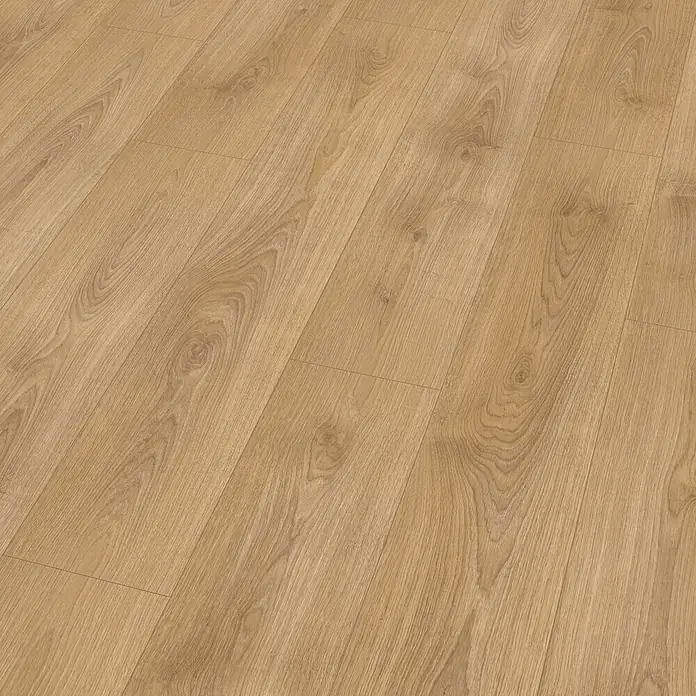 Egger Laminat NatureSense - Nord Eiche hellbraun, Landhausdiele, 1.292 x 193 x 8 mm - Nahaufnahme von Laminatboden, der die Holzstruktur und warmen Farbtöne des Bodenbelags hervorhebt. Die Diele verleiht dem Raum eine natürliche und einladende Note.