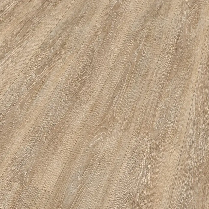 Egger Laminat NatureSense - Newport Eiche hellbraun, Landhausdiele, 1.292 x 193 x 7 mm - Detailaufnahme eines Bodenbelags in Holzoptik, der eine warme und natürliche Atmosphäre vermittelt. Die Maserung ist deutlich sichtbar.