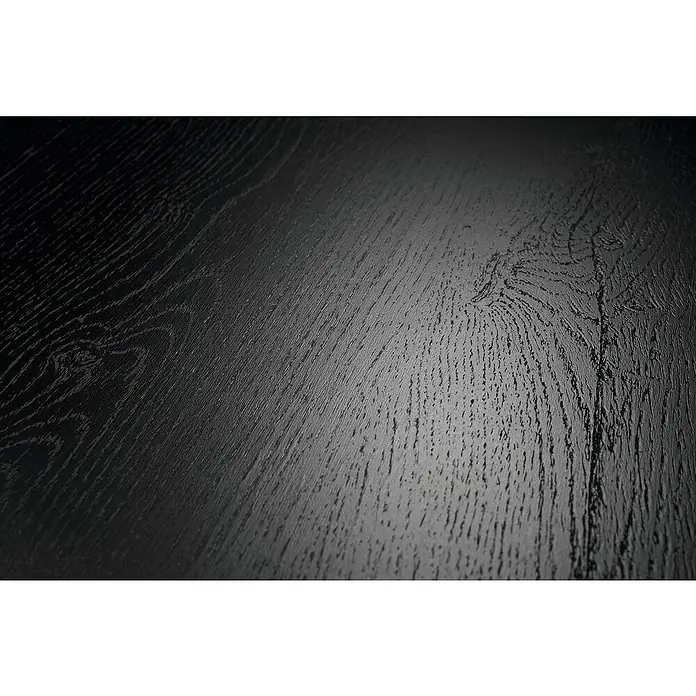 Egger Laminat NatureSense - Loja Eiche creme, Landhausdiele, 1.292 x 246 x 8 mm - Nahaufnahme einer strukturierten, schwarzen Holzoberfläche, die ein elegantes und modernes Designelement hervorhebt.