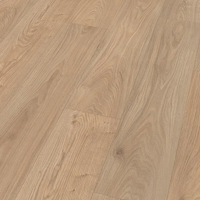 Egger Laminat NatureSense - Conway Eiche natur, Landhausdiele, 1.292 x 246 x 8 mm - Nahaufnahme des Holzfußbodens. Das natürliche Muster und die helle Farbe des Bodens sind gut sichtbar. Perfekt für moderne Innenräume.