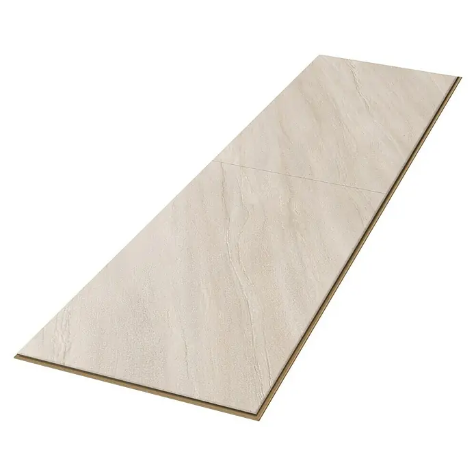 Egger Laminat NatureSense Aqua - Calvia Stein sandgrau, Fliese, 1.292 x 327 x 8 mm - Nahaufnahme der Vinylbodenfliese in sandfarbener Optik, die die natürliche Schönheit von Stein in Ihr Zuhause bringt.