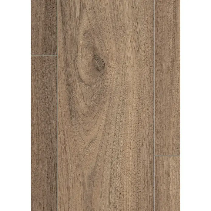 Egger Laminatmuster NatureSense Aqua - 297 x 193 x 8 mm, Landhausdiele, Langley Nussbaum hell - Nahaufnahme von mehreren nebeneinander liegenden Vinylböden mit einem hellbraunen Farbton und einer Maserung, die Holz ähnelt.