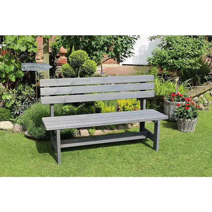 Promadino Gartenbank Summer - B x T x H: 150 x 51 x 90 cm, Kiefer, Grau - Graue Gartenbank aus Holz mit Lattenrost und Rückenlehne auf Rasen vor üppigem Grün.