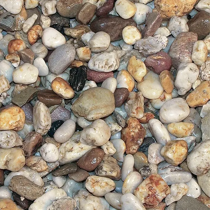 Hamann Mercatus Quarzkiesel - Hell, Körnung: 8 mm - 16 mm, 1.000 kg - Nahaufnahme von mehrfarbigem Ziersplitt, ideal für Gartenwege und dekorative Zwecke.