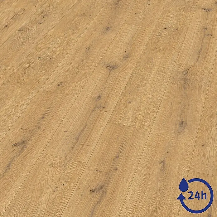 Egger Laminat NatureSense Aqua - Predaia Eiche honig, Landhausdiele, 1.292 x 193 x 10 mm - Nahaufnahme von Laminatboden in Holzoptik, ideal für Wohnräume. Das robuste Material hält Feuchtigkeit bis zu 24 Stunden stand.