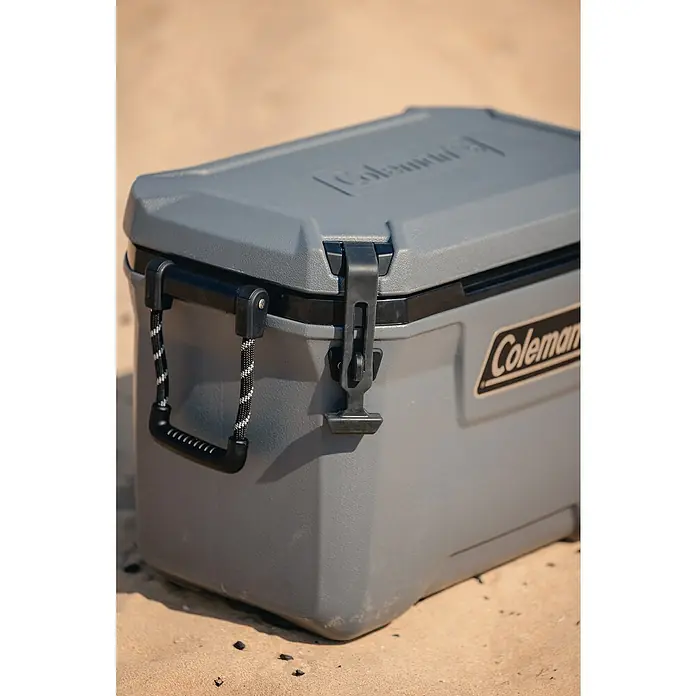 Coleman Kühlbox Convoy QT55 - L x B x H: 37 x 65 x 44 cm, Schwarz, 53 l - Graue Coleman Kühlbox, ideal für Outdoor-Abenteuer, mit robustem Griff und sicherem Verschluss. Perfekt für Camping und Picknicks.