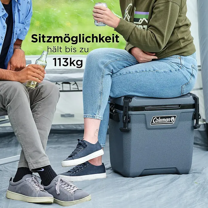Coleman Kühlbox Convoy QT28 - L x B x H: 26 x 47 x 43 cm, Schwarz, 26,5 l - Graue Coleman Kühlbox, als Sitzplatz für eine Person (bis zu 113kg) genutzt.