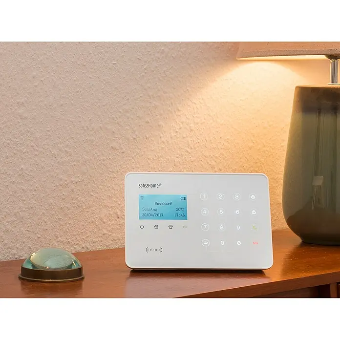 Safe2Home Alarmanlagen-Set SP110 Komplett - Mit Solar-Außensirene, L x B x H: 195 x 136 x 31 mm - Das Safe2Home® Alarmsystem mit blauem Display zeigt Datum, Uhrzeit und Temperatur an und ist mit einer numerischen Tastatur ausgestattet.