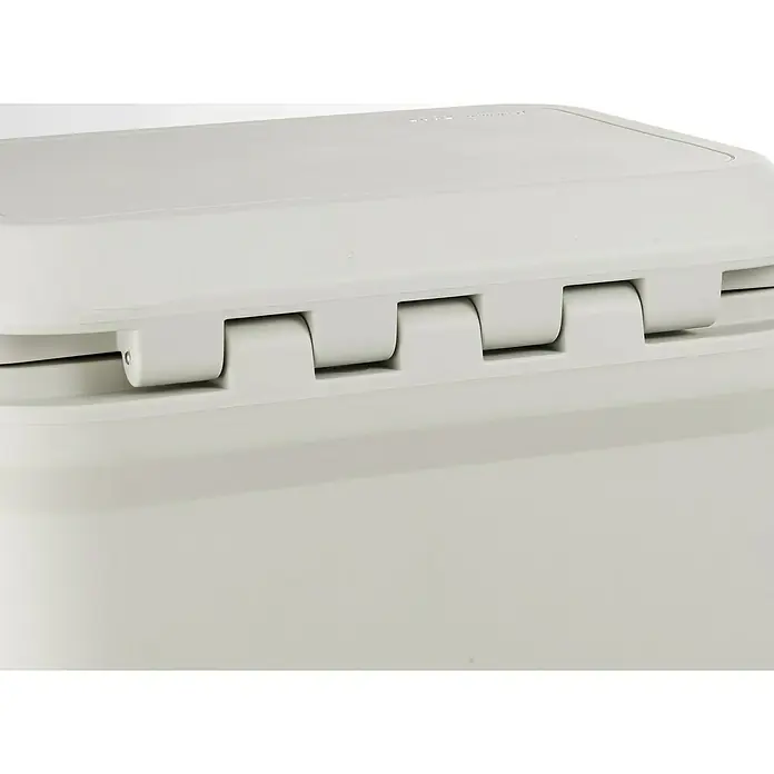 Coleman Kühlbox Pro 25QT - L x B x H: 35 x 45 x 45 cm, Weiß, 24 l - Nahaufnahme eines weißen Toilettensitzes, der die Scharniere und die glatte Oberfläche des Deckels hervorhebt.