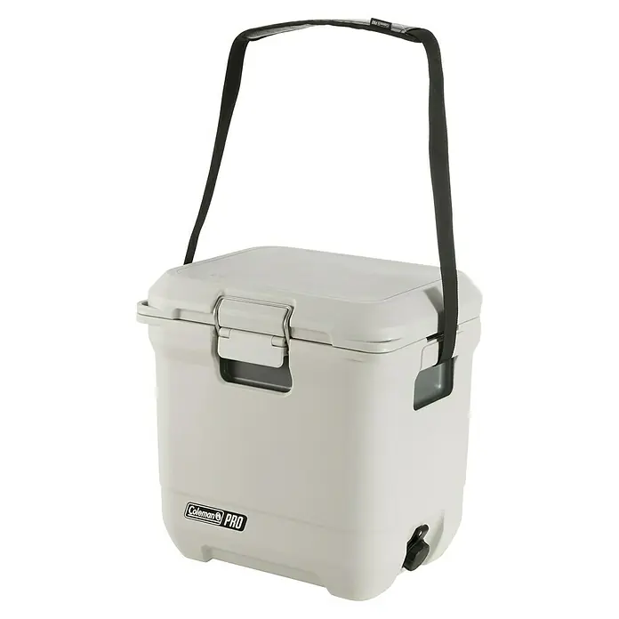 Coleman Kühlbox Pro 25QT - L x B x H: 35 x 45 x 45 cm, Weiß, 24 l - Abbildung einer tragbaren Coleman Pro Kühlbox in Weiß mit Tragegurt, ideal für Camping und Outdoor-Aktivitäten zur Kühlung von Speisen und Getränken.
