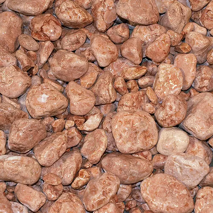 Hamann Mercatus MarmorkieselRosso Verona, Körnung: 30 mm - 60 mm, 25 kg - Nahaufnahme von polierten roten Kieselsteinen, ideal für Gartengestaltung & dekorative Zwecke. Perfekte Textur und Farbe für stilvolle Akzente.