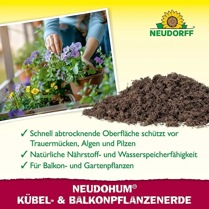 Neudorff NeudoHum Kübelpflanzenerde - 65 l - Dunkle Neudohum® Pflanzerde und eine Person beim Blumenpflanzen. Sie bietet Schädlingsschutz, Nährstoff- & Wasserspeicherung für Balkon- und Gartenpflanzen.