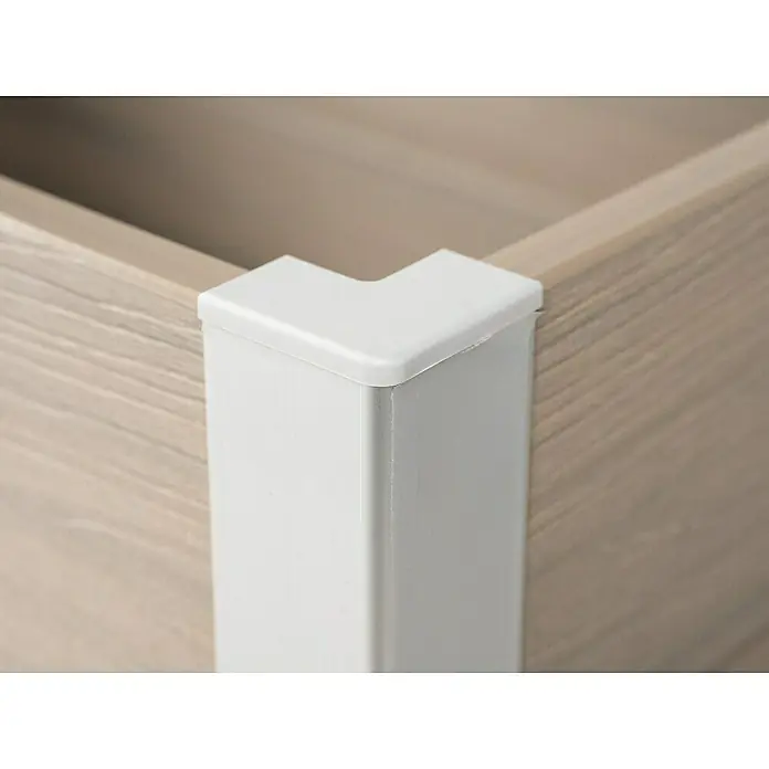 Dobar Hochbeet XL - 115 x 70 x 75 cm, Verbundwerkstoff, Silbergrau - Nahaufnahme einer weißen Eckabdeckung zum Schutz einer Holzkante.