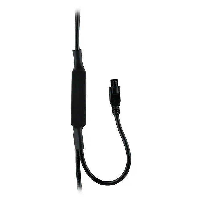 Paulmann LED-Band-Set Black Neon Tube - Länge: 500 cm, Lichtfarbe: RGB, 14 W, 230 V - 240 V - Nahaufnahme eines schwarzen Stromkabels mit einem Stecker. Das Kabel hat eine Verdickung und ist für den Anschluss von Geräten konzipiert.