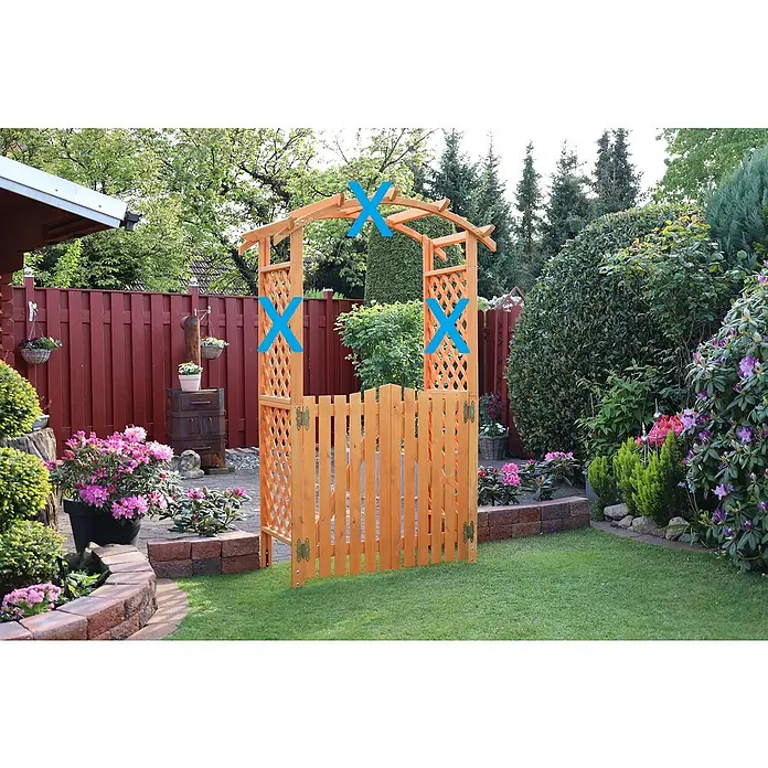 Promadino Zusatztür Diana - Passend für: Promadino Rosenbogen Diana - Gartentor aus hellem Holz mit Rankgitter und kleinem Zaun im Garten zwischen Blumenbeeten.