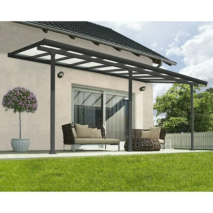 Solid Elements Terrassenüberdachung Martina - B x T: 546 x 300 cm, Anthrazitgrau, Polycarbonat, Transparent - Eine stilvolle Terrassenüberdachung mit modernen Gartenmöbeln auf einem gepflegten Rasen. Die Überdachung bietet Schutz und Komfort.