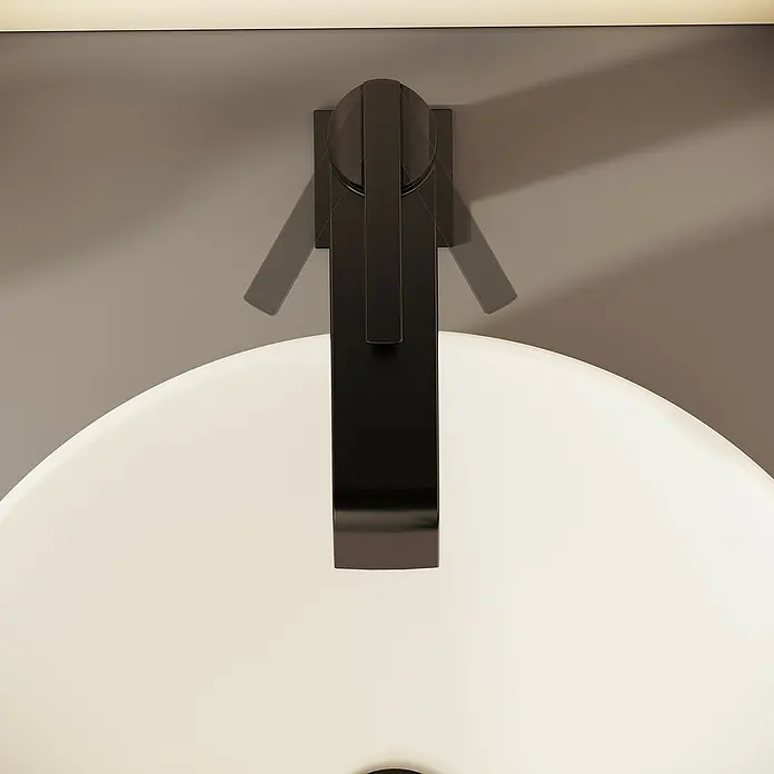 VitrA Suit Waschtischarmatur - Schwarz, Glänzend, Höhe: 26,4 cm - Schwarze Metallarmatur mit Einzelgriff über einem weißen Waschbecken.