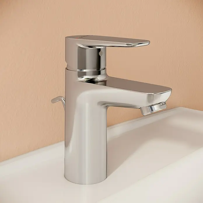 VitrA Flow Soft Waschtischarmatur - Chrom, Höhe: 15 cm, Mit Zugstange - Verchromte Einhebelarmatur auf einem weißen Waschbecken.