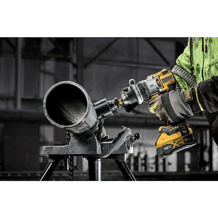 DeWalt XR 18V Taladro atornillador percutor de batería DCD1007W (18 V, 1 batería, 8 Ah, 169 Nm) | BAUHAUS