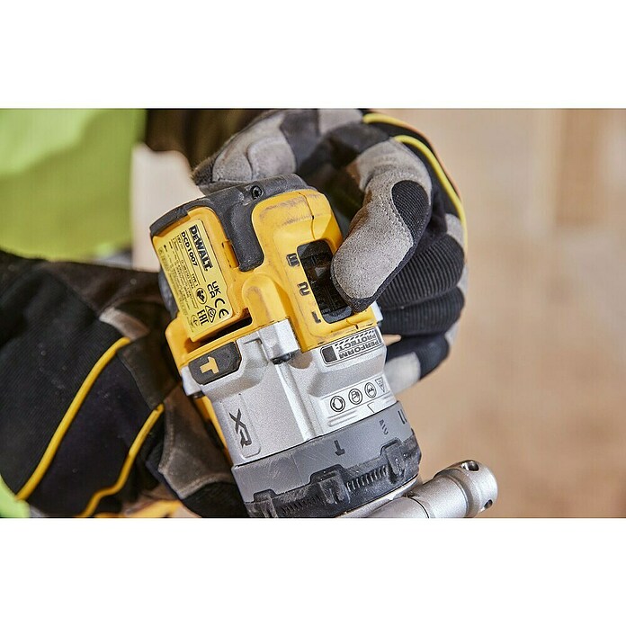 DeWalt XR 18V Taladro atornillador percutor de batería DCD1007W (18 V, 1 batería, 8 Ah, 169 Nm) | BAUHAUS