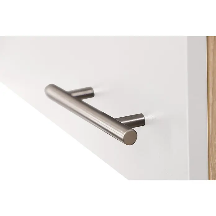 Respekta Merle Hängeschrank - B x T x H: 100 x 34,6 x 168,3 cm, Weiß, 3 Stk. - Nahaufnahme eines modernen, gebürsteten Nickel-Schrankgriffs an einer weißen Schranktür, der Funktionalität und zeitgemäßen Stil vereint.