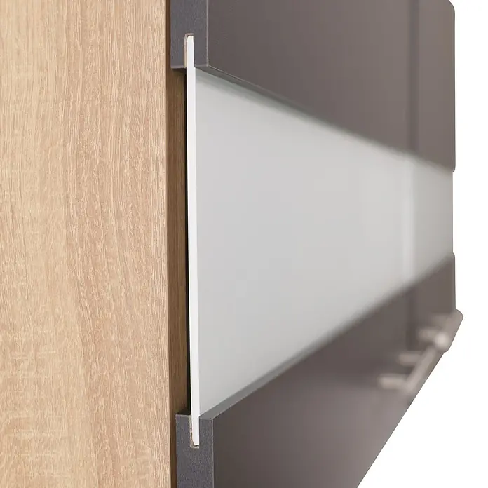 Respekta Merle Miniküche Typ 5 - Breite: 100 cm, Grau, Duo-Kochmulde - Nahaufnahme eines modernen Schranks mit Holz- und Glaselementen, der ein elegantes Design und Funktionalität vereint.