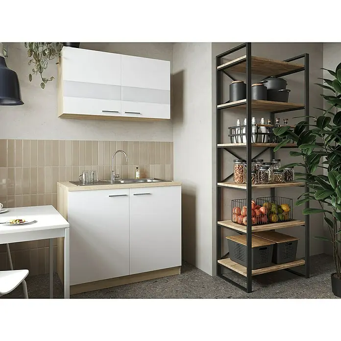 Respekta Merle Komplettspüle Typ 1 - 100 x 60 cm, Weiß - Küchenszene mit weißen Schränken, Spüle und einem Regal mit Vorratsbehältern, die eine funktionale und stilvolle Aufbewahrungslösung bieten.